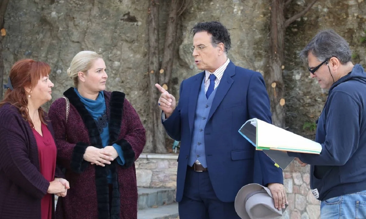 Το Καφέ της Χαράς: Ο Περίανδρος παθαίνει έμφραγμα! (vid)