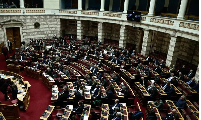 Πέρασε με 163 ψήφους ο νέος εκλογικός νόμος