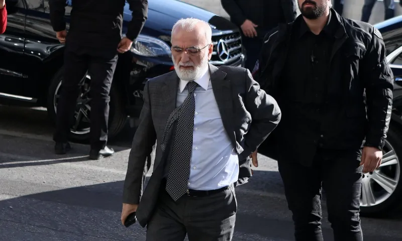 Σαββίδης σε παίκτες: «Θέλουν να με αναγκάσουν να φύγω-Εσείς μην φοβάστε τίποτα!»