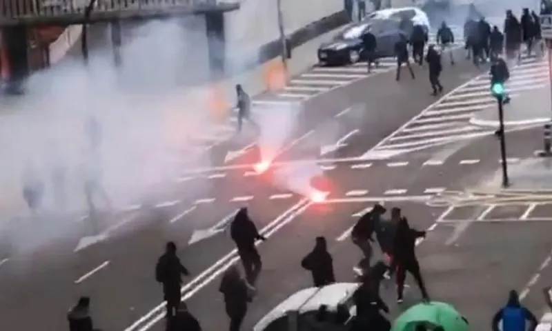 Βαλένθια - Μπαρτσελόνα: Άγρια επεισόδια μεταξύ οπαδών! (vid)