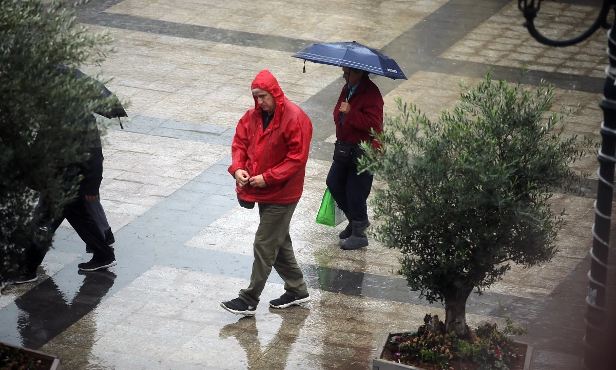 Καιρός 26/1: Συννεφιά με βροχές στα δυτικά