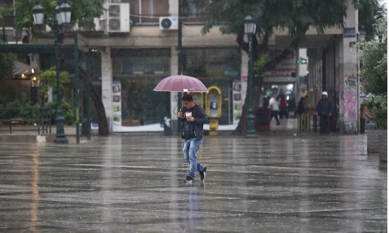 Καιρός 28/1: Βροχές, καταιγίδες και σταθερή θερμοκρασία