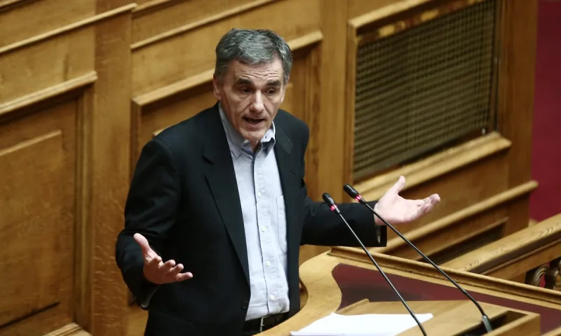 Τσακαλώτος για Αυγενάκη: «Είναι σε μπαρ και πίνει ουίσκι;» (vid)