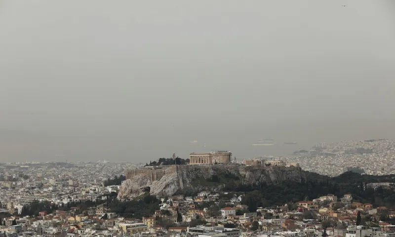 Καιρός 29/1: Βροχές, ισχυροί άνεμοι και σκόνη