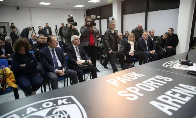 Σε εξέλιξη η συνάντηση ΑΣ ΠΑΟΚ και βουλευτών - Απούσα η ΝΔ
