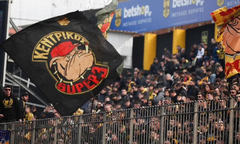 Άρης - Πανιώνιος: Πανό στο «Βικελίδης» για Σαββίδη και Μαρινάκη (pics)