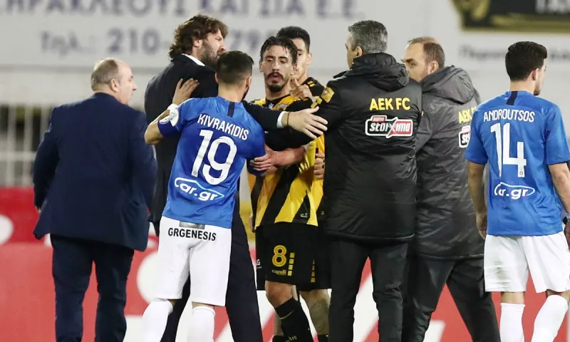 Ατρόμητος - ΑΕΚ: Έπεσε ξύλο στο Περιστέρι! (vid)