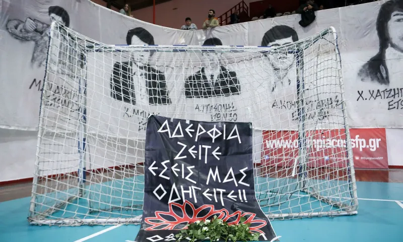 Ολυμπιακός - Παναθηναϊκός 3-1 σετ: Τίμησαν τα θύματα της Θύρας 7 (pics)