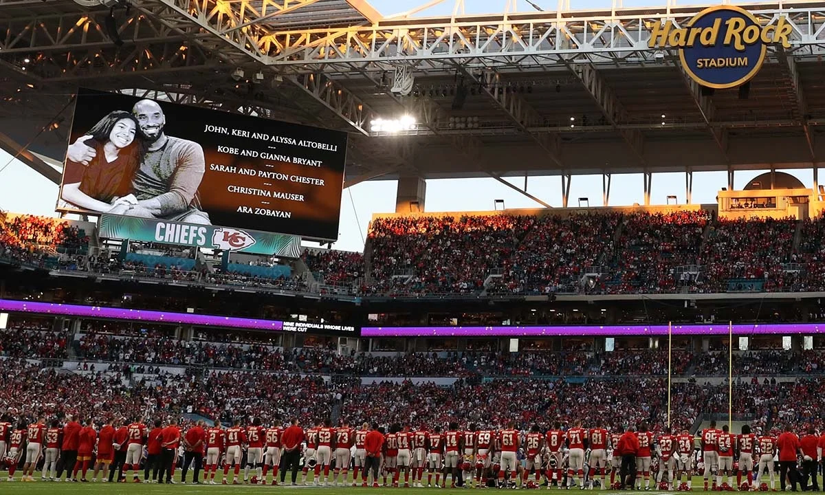 Super Bowl: Κανένας δεν ξέχασε τον Κόμπι και την Τζιάνα (vid)
