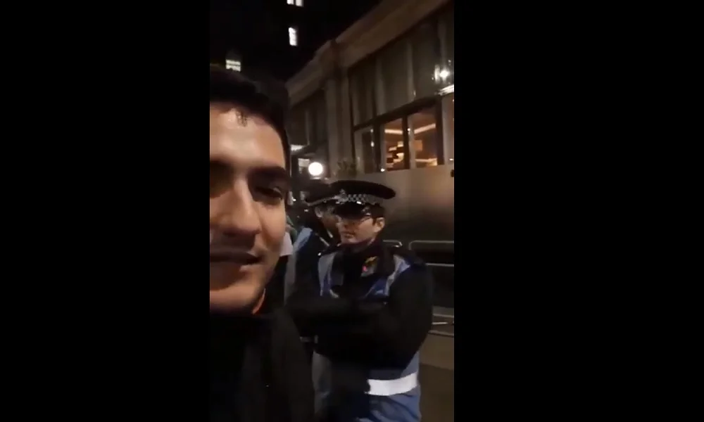Καλά ρε δεν ήξερες πως στο Λονδίνο καταλαβαίνουν ελληνικά;