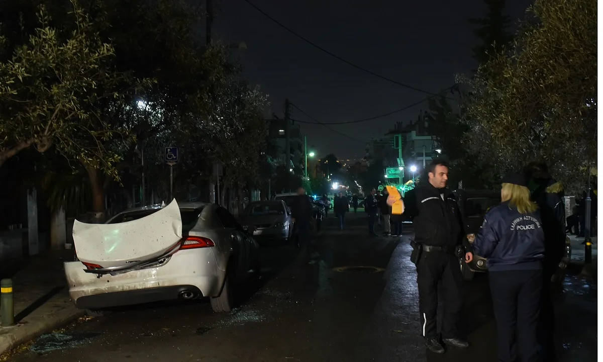 Επίθεση με εμπρηστικό μηχανισμό σε αυτοκίνητο γνωστού εκδότη (vid)