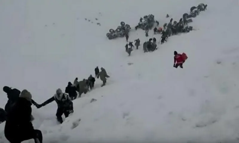 Τουρκία: Στους 28 οι νεκροί από χιονοστιβάδες (vids)