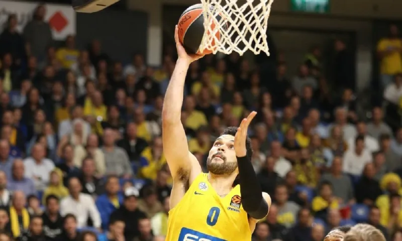Μακάμπι- Χίμκι 80-77: Άντεξε και κυνηγάει τετράδα