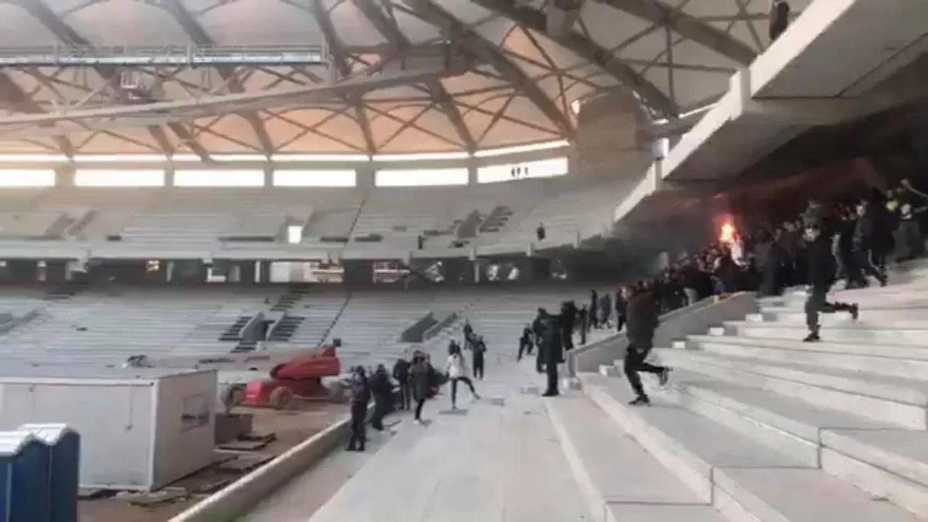 ΑΕΚ: 300 οπαδοί στην «Αγιά Σοφιά» για... τραγούδι! (vid)