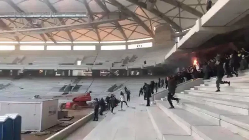 ΑΕΚ: 300 οπαδοί στην «Αγιά Σοφιά» για... τραγούδι! (vid)