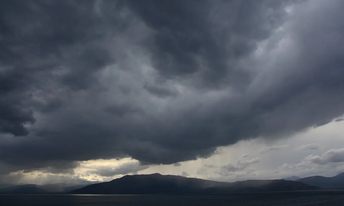 Καιρός 13/2: Νεφώσεις με τοπικές βροχές