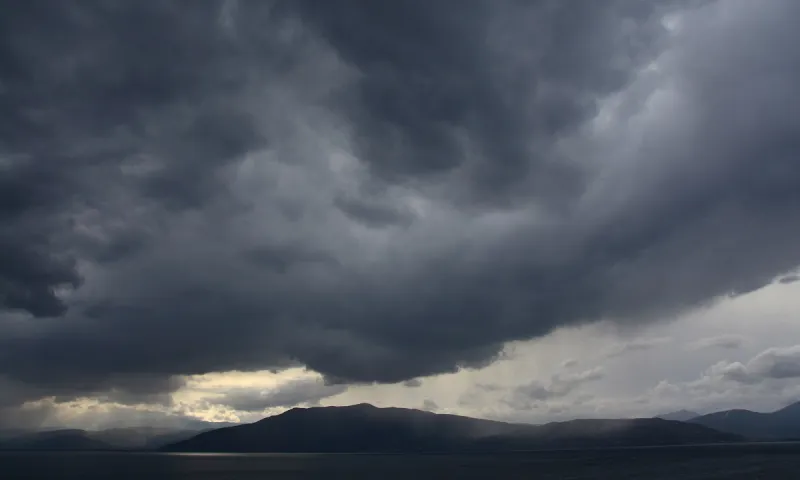 Καιρός 13/2: Νεφώσεις με τοπικές βροχές