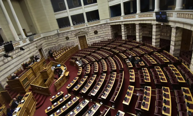 Στην Βουλή το Ασφαλιστικό - Τα 23 σημεία κλειδιά για συντάξεις, εισφορές και ασφάλιση