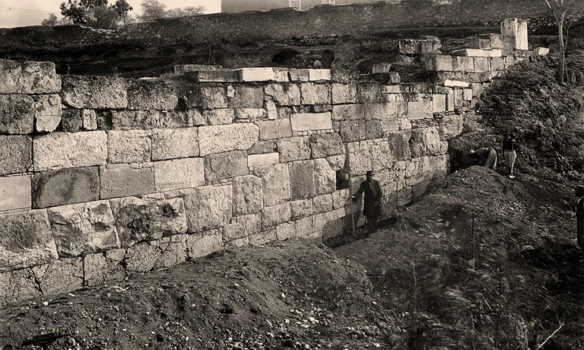 Walk the Wall Athens