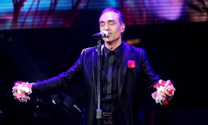 Ο Νότης Σφακιανάκης κατέρρευσε επί σκηνής (vid)