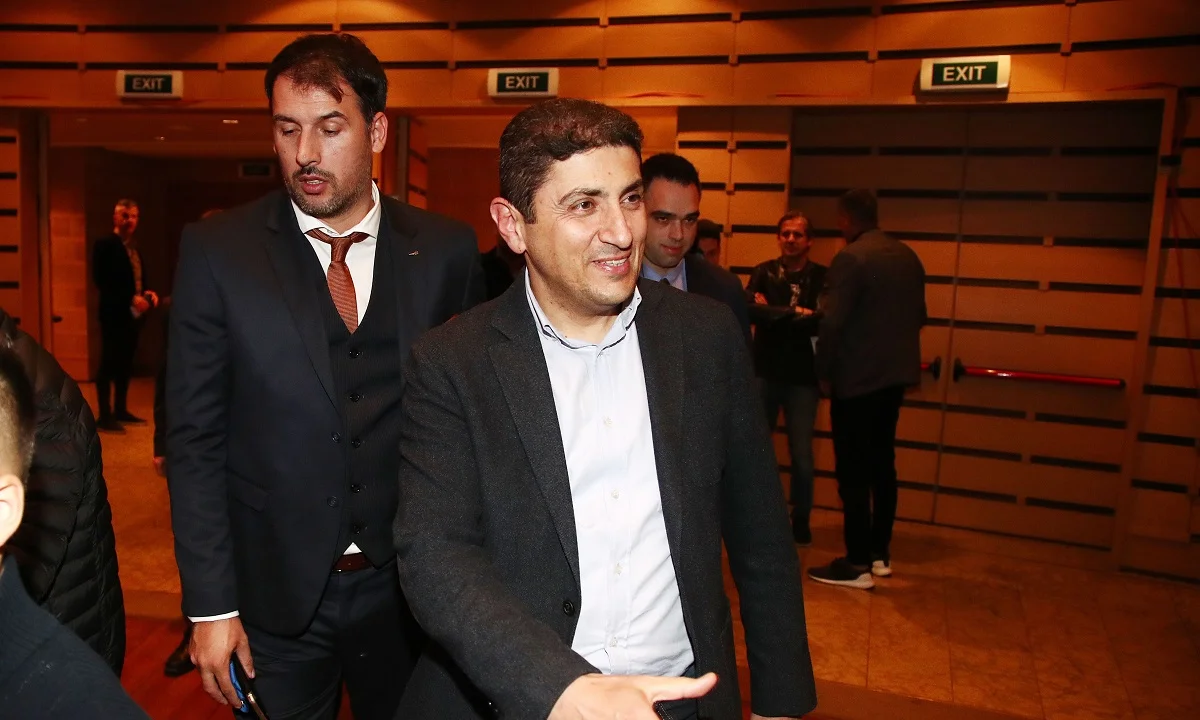 UPDATE | Παρών ο Αυγενάκης στην συνάντηση Μητσοτάκη - FIFA/UEFA