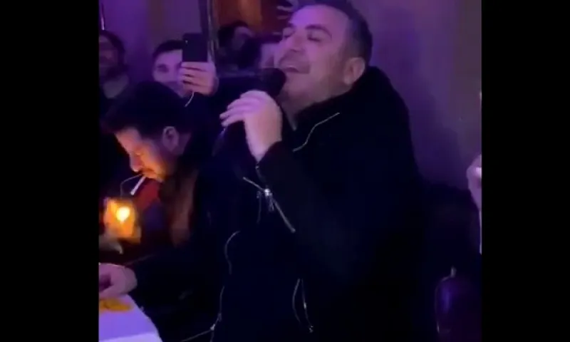 Ρέμος σε Μαρινάκη: «Που έχεις για καμάρι σου αυτόν τον πρόεδρό σου» (vid)