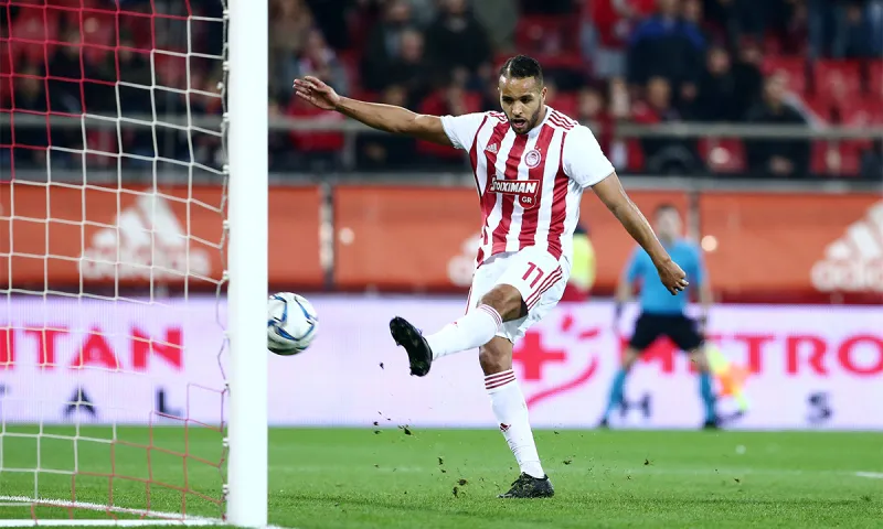 Ολυμπιακός: Η σκέψη του 4-4-2 και η αποθέωση