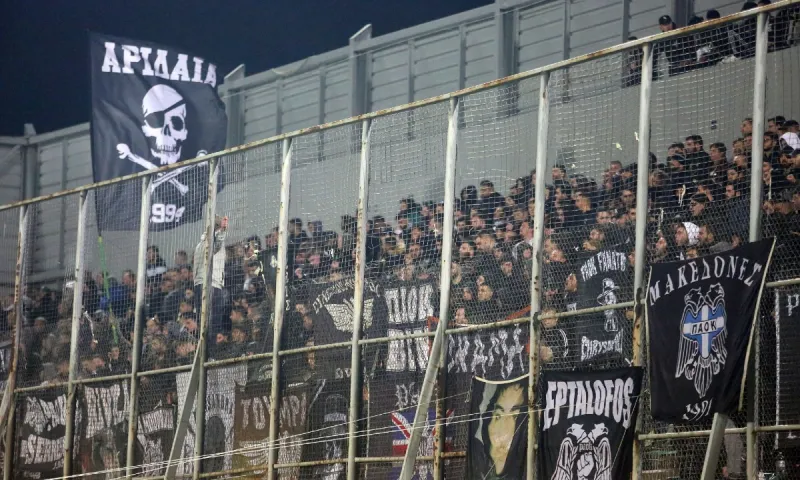 ΠΑΟΚ: Σταμάτησαν το πούλμαν και... έκραξαν παίκτες και Φερέιρα!