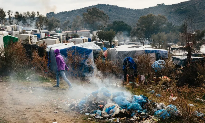 Λέσβος: Έβαλαν φωτιά σε κλειστή δομή μεταναστών (vid)
