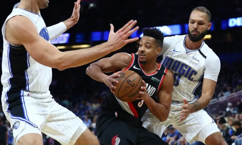 NBA: Άστραψε και βρόντηξε ο ΜακΚόλουμ, κρατάει την 8η θέση το Μέμφις (vids)