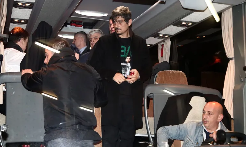 Ολυμπιακός – Παναθηναϊκός: Με μπλουζάκι 13/2 ο Γιαννακόπουλος (pics)