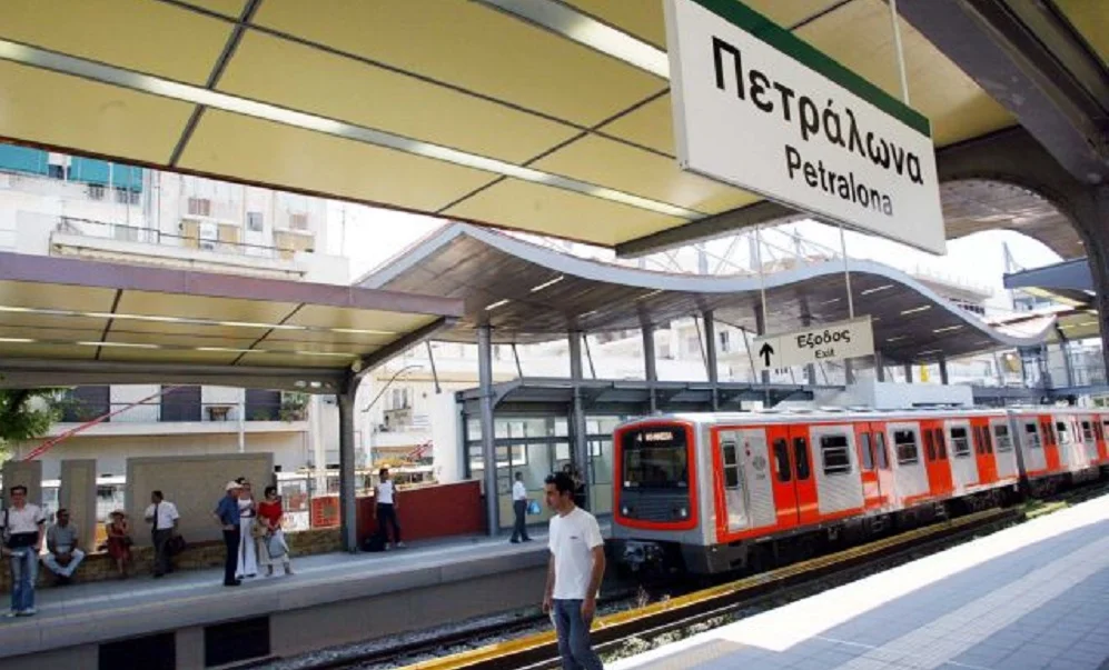 Ολυμπιακός – Παναθηναϊκός: Επεισόδιο με πέτρες σε σταθμό του ΗΣΑΠ!