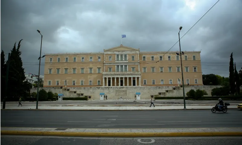 Πλατεία Συντάγματος: Γέμισε ποντίκια! –Μεγάλη επιχείρηση μυοκτονίας!