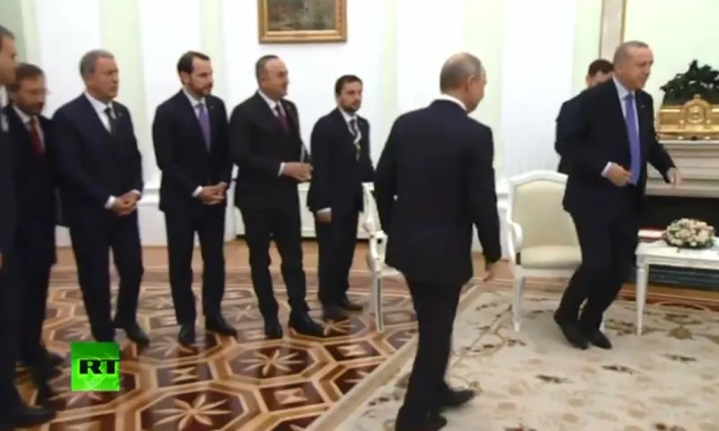 Πούτιν - Ερντογάν: Ο Σουλτάνος απέφυγε τη χειραψία (vid)