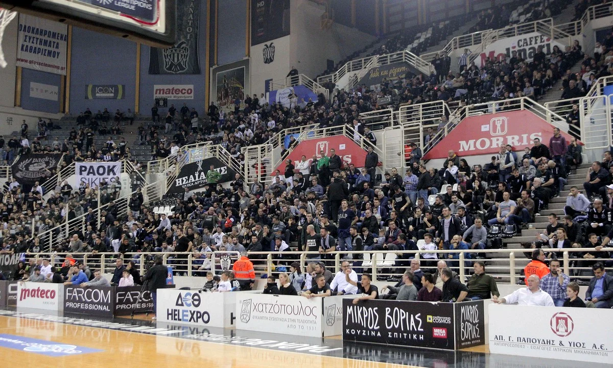 ΠΑΟΚ - Περιστέρι: Άγριο κράξιμο του κόσμου στο Παλατάκι (vid)