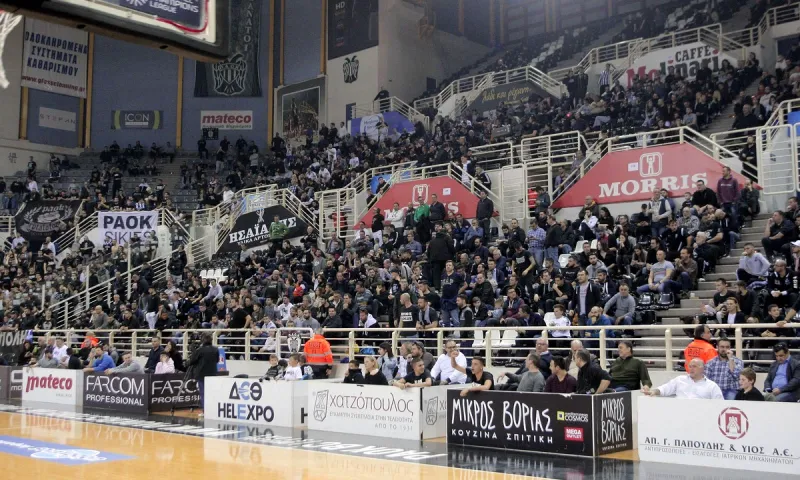 ΠΑΟΚ - Περιστέρι: Άγριο κράξιμο του κόσμου στο Παλατάκι (vid)