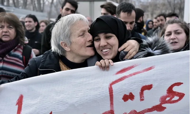 «SOS σταματήστε την αποδοχή προσφύγων αμέσως»