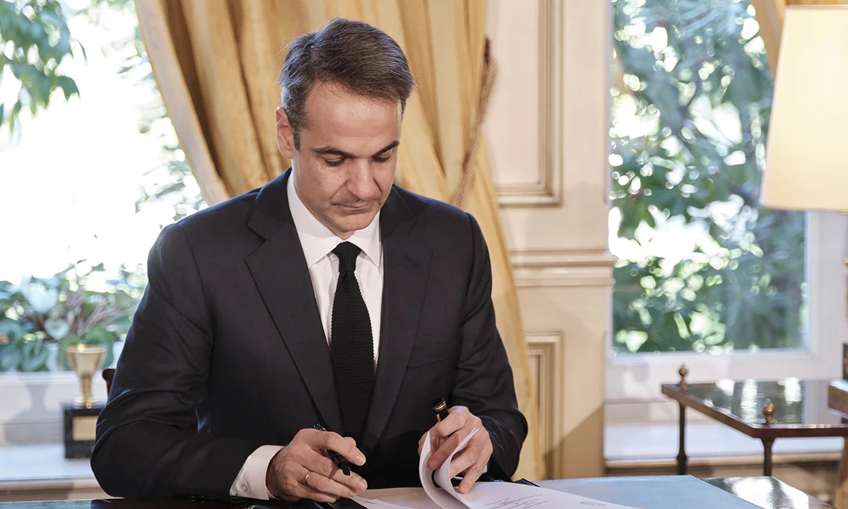 Μητσοτάκης: «Τηλεμαθήματα στη Γ' Λυκείου - Απρόβλεπτο πλήγμα για την οικονομία» (vid)