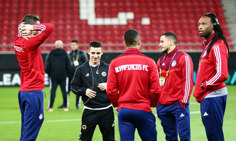 Ολυμπιακός - Γουλβς: Αγκαλιές με Ποντένσε (pics+vid)