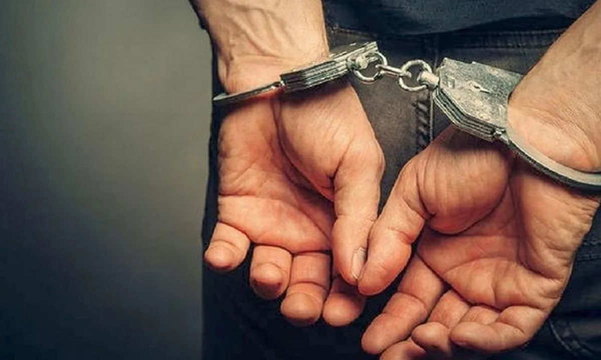 Κορονοϊός: Χειροπέδες σε ιδιοκτήτη φροντιστηρίου για παραβίαση των μέτρων (vid)