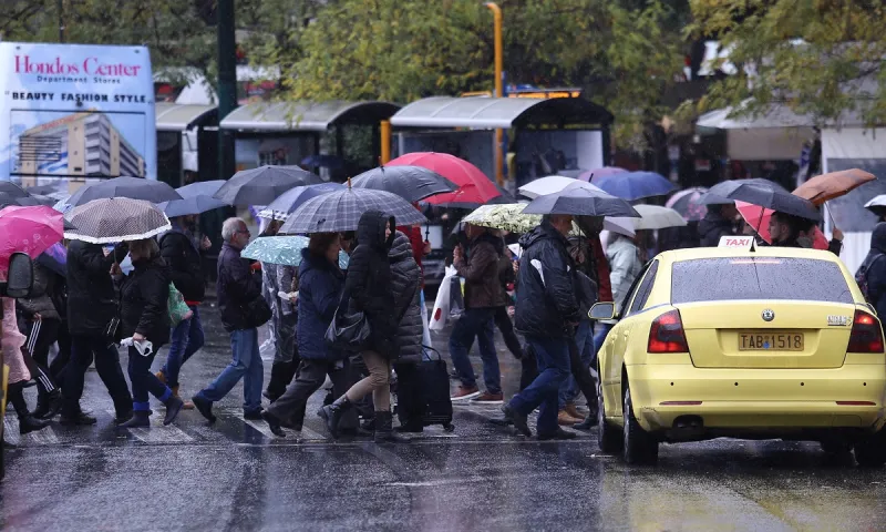 Καιρός 15/3:  Ραγδαία επιδείνωση με βροχές, καταιγίδες και χιονοπτώσεις