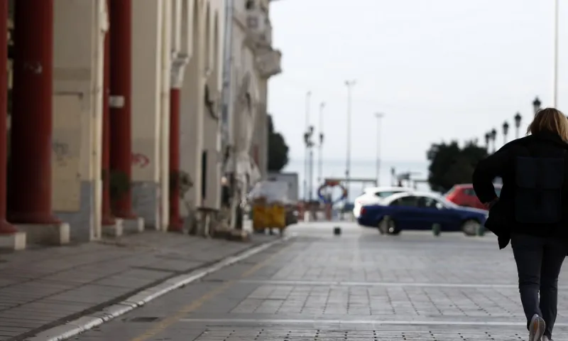 Κορονοϊός: Προτάσεις για γενική απαγόρευση της κυκλοφορίας