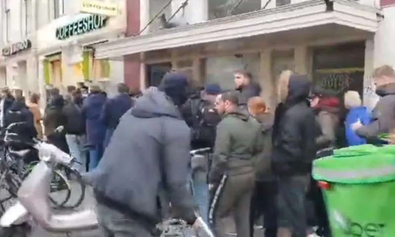 Ολλανδία: Έγινε και αυτό, ουρές για... μπάφο! (vids)