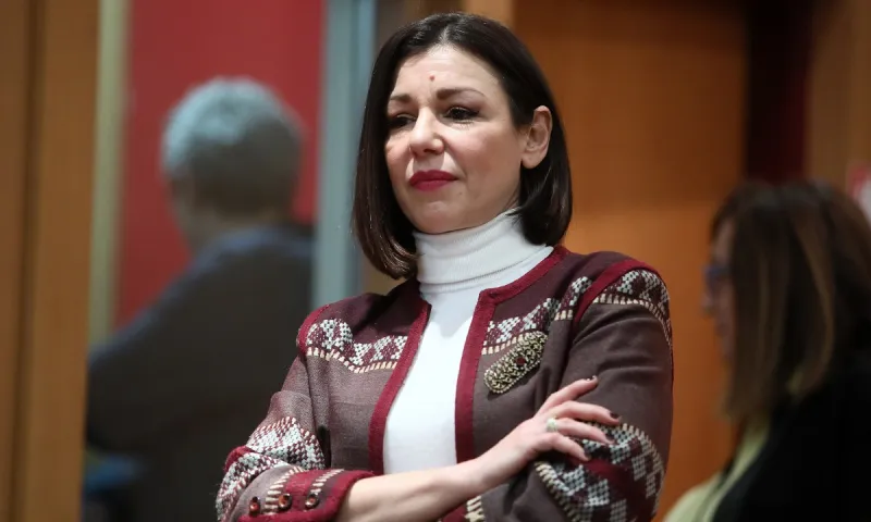 Κορονοϊός: Διαψεύδει η κυβέρνηση για καθολική απαγόρευση κυκλοφορίας (vids)