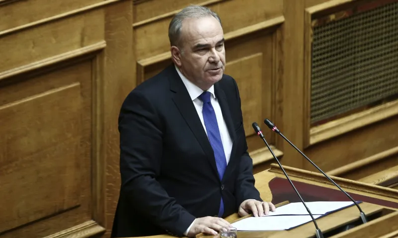 Κορονοϊός: Η κυβέρνηση πήρε θέση για το... επίμαχο διαφημιστικό με το αντισηπτικό (vid)