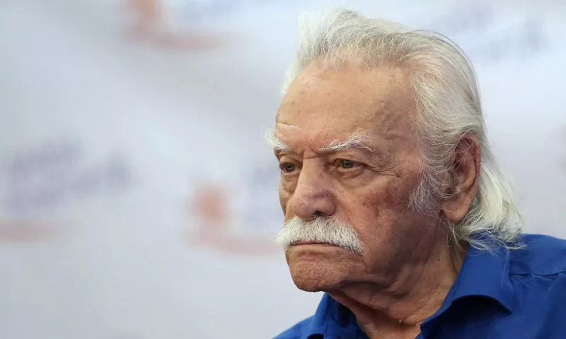 Στο νοσοκομείο ο Μανώλης Γλέζος