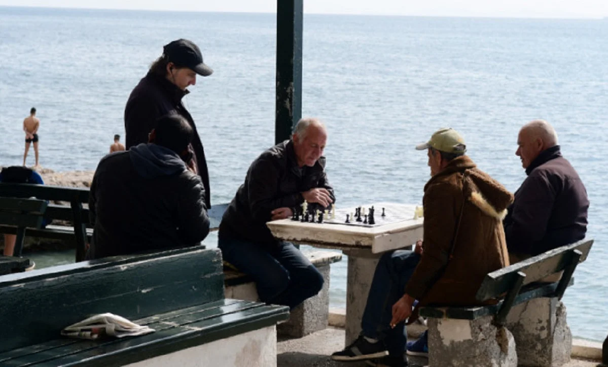 Κορονοϊός - Ελλάδα: «Ανταγωνίζονται» τους Θεσσαλονικείς οι Αθηναίοι - Συνεχίζουν τις βόλτες (vid)