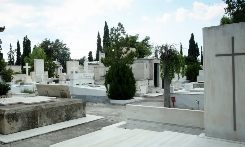 Δήμος Αθηναίων: Ανοίγει 372 τάφους για θύματα από τον κορονοϊό στο Γ' Νεκροταφείο