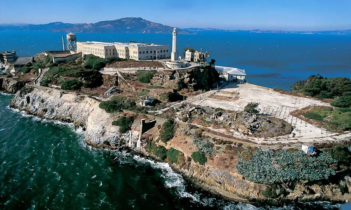 Σαν σήμερα κλείνουν οι φυλακές του Αλκατράζ