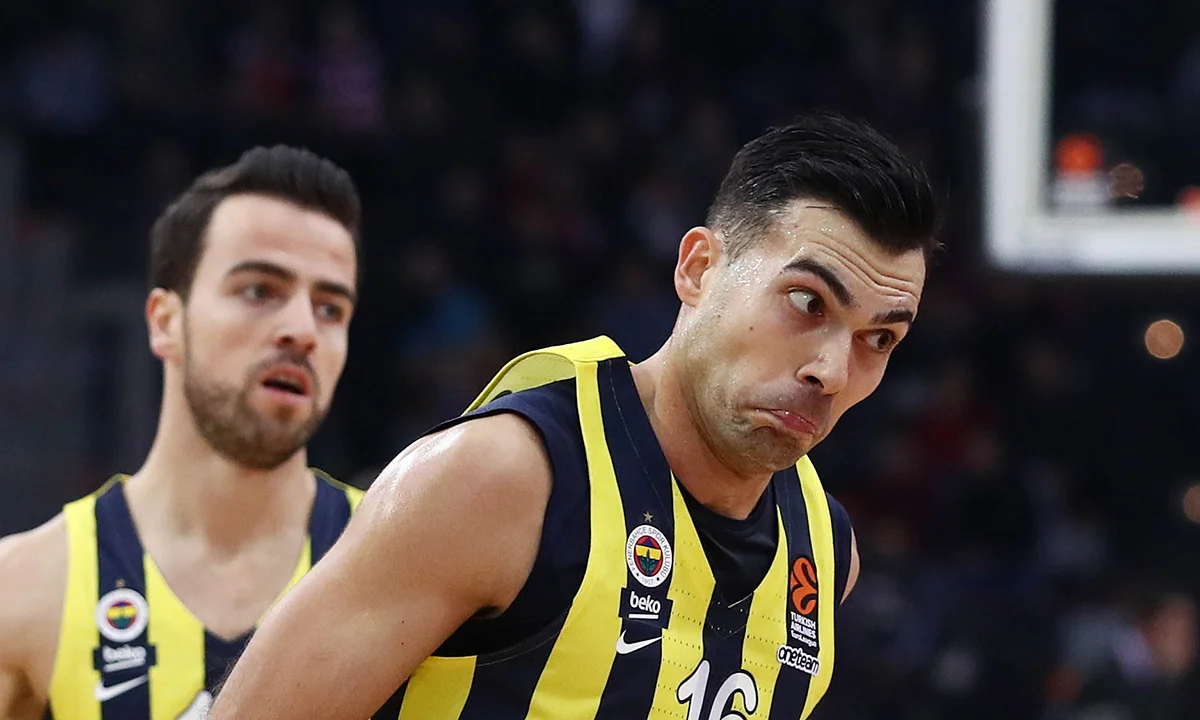 Κορονοϊός: Βρέθηκε θετικός και ο Σλούκας!